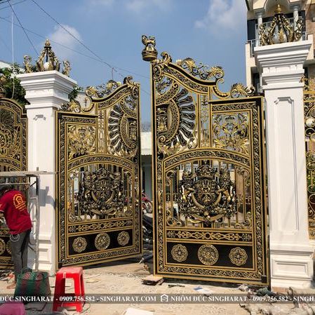 So sánh cổng nhôm đúc và cổng sắt mỹ thuật – Nên chọn loại nào?